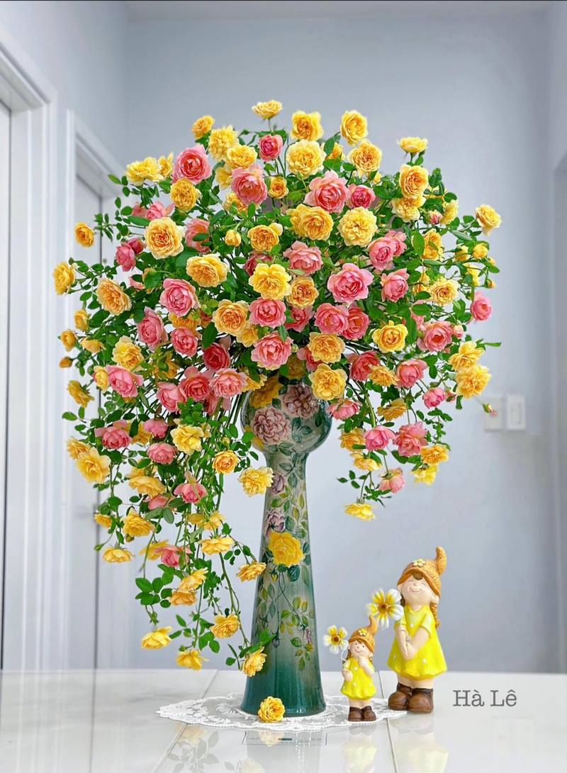 Mẫu cắm hoa đẹp, đơn giản với bình cổ cao số 13