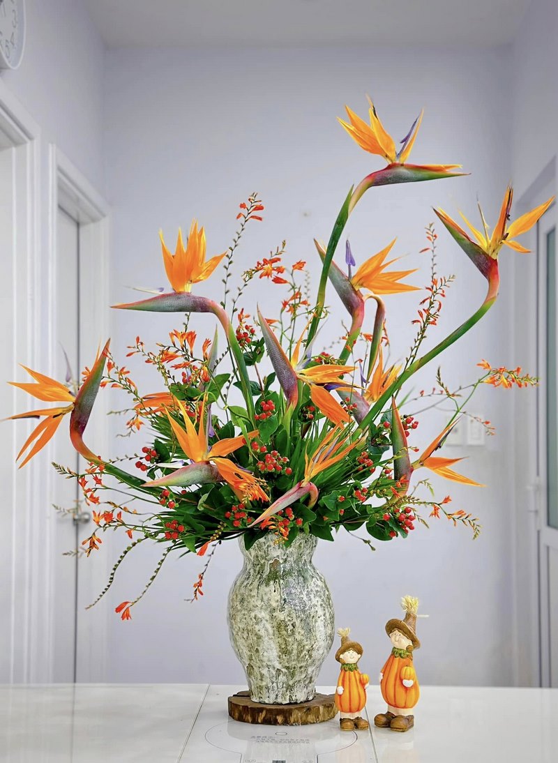 Mẫu cắm hoa đẹp, đơn giản với bình cổ cao số 11