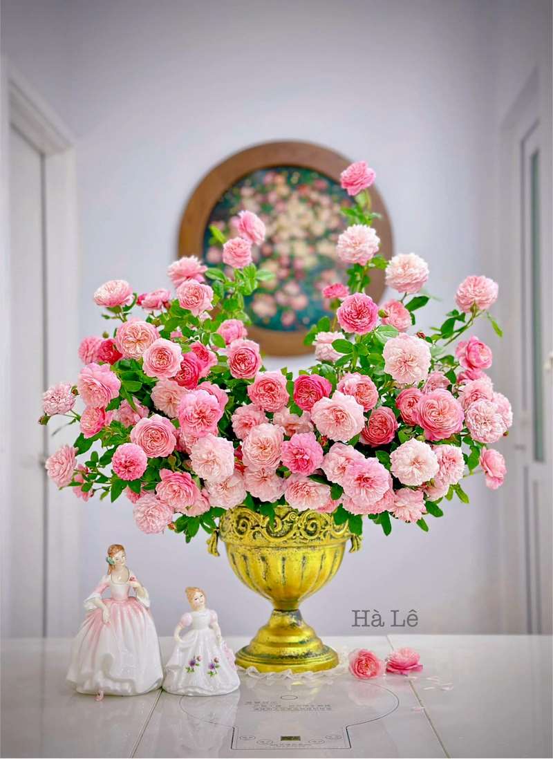 Mẫu cắm hoa đẹp theo hình lưỡi liềm 2