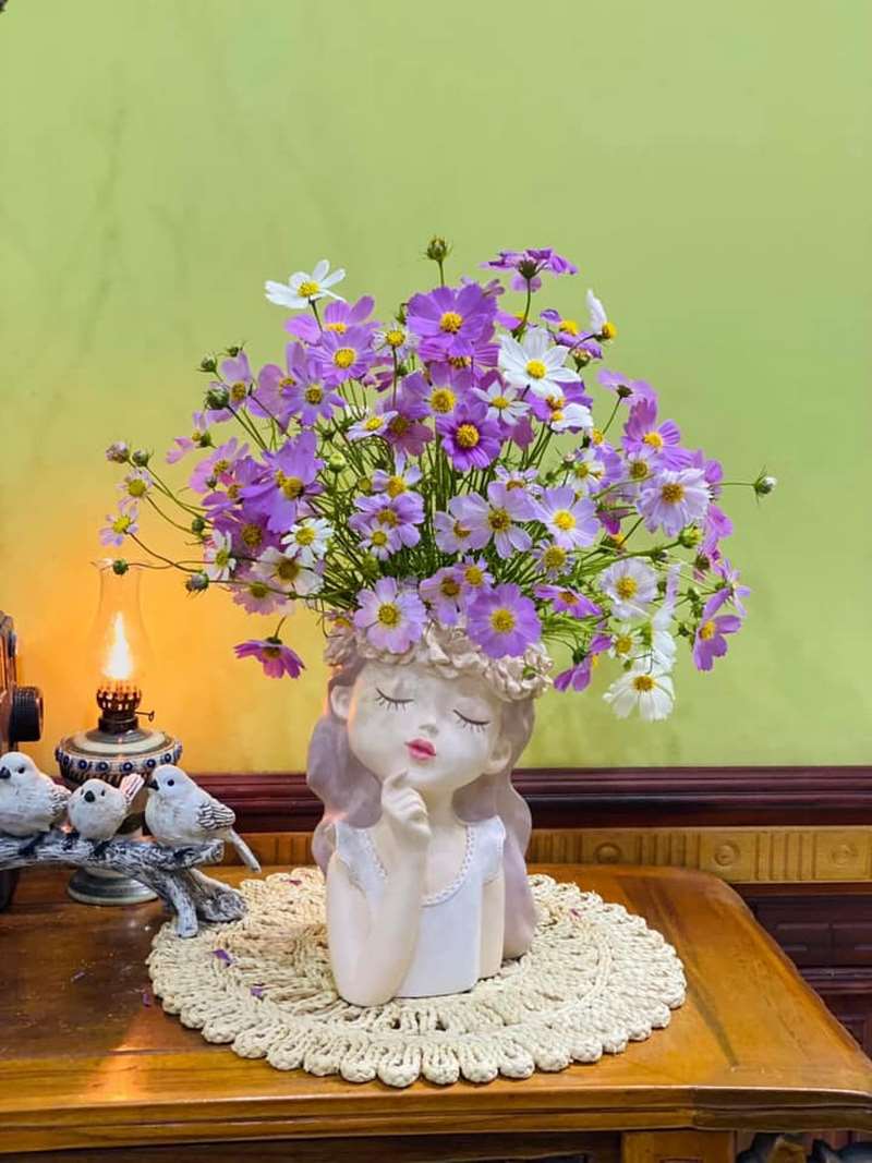 Mẫu cắm hoa đẹp, đơn giản với bình cổ cao số 1