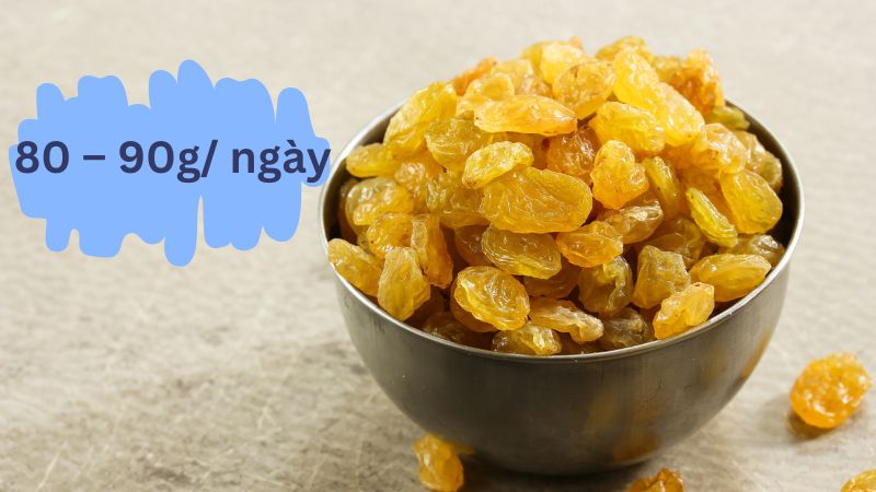 Bạn nên ăn khoảng 80 – 90g (tương đương với nửa cốc) nho khô mỗi ngày