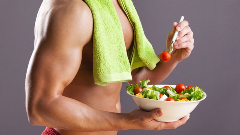 Bạn nên ăn nhẹ trước khi tập gym để cung cấp năng lượng cho cơ thể