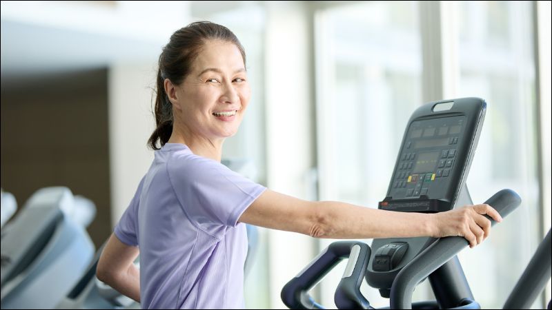 Tập gym giúp mang lại cảm giác vui vẻ và tinh thần phấn chấn hơn