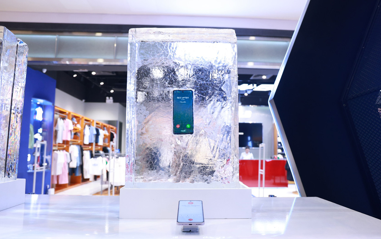 Quý khách hàng sẽ có cơ hội được kiểm nghiệm độ bền của OPPO A5 Pro tại sự kiện. Quý khách hàng sẽ có cơ hội được kiểm nghiệm độ bền của OPPO A5 Pro tại sự kiện.