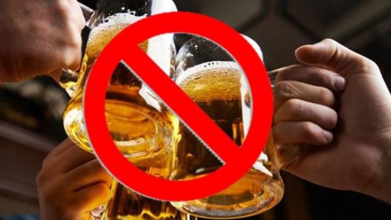 Tránh uống rượu, bia hoặc chất kích thích trong 6 - 8 giờ trước xét nghiệm