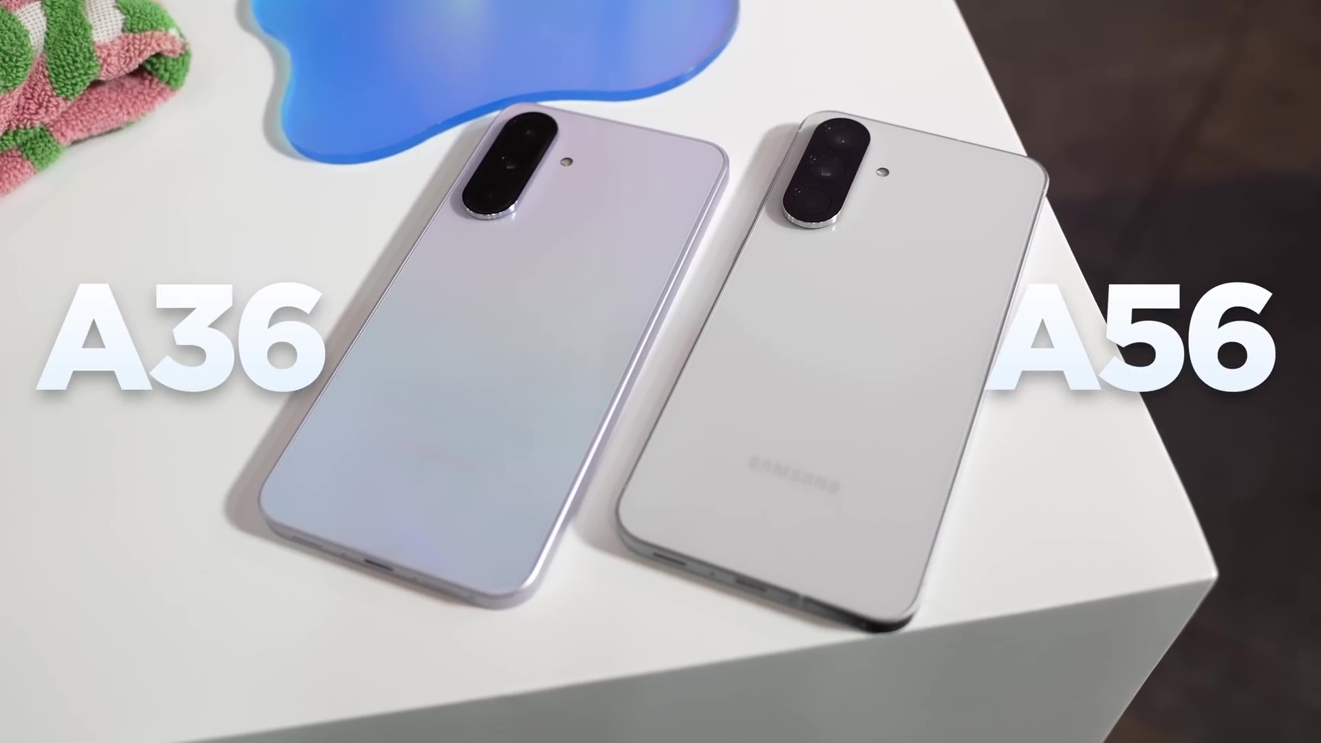 Galaxy A56 và Galaxy A36 đều sở hữu mặt lưng kính với ngôn ngữ thiết kế đồng nhất.