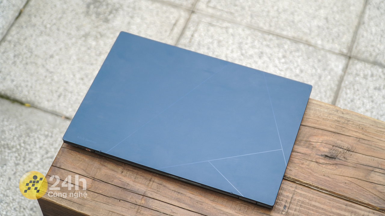 Laptop ASUS Zenbook 14 OLED UX3402VA vừa đẹp, vừa mạnh mẽ cực đáng mua đấy!