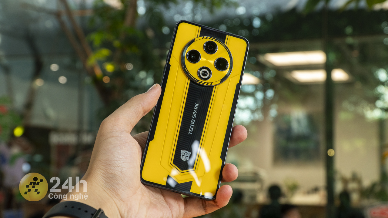 Mặt sau của TECNO SPARK 30 Transformer Bumblebee Edition được chế tác từ kính cường lực Lumia Shield.