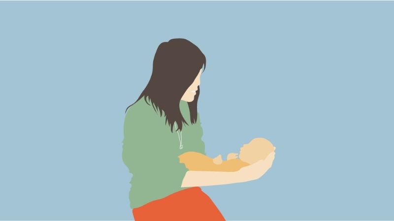 Tư thế bế ngồi cũng là tư thế nên được cân nhắc khi bế trẻ sơ sinh Tư thế bế ngồi cũng là tư thế nên được cân nhắc khi bế trẻ sơ sinh