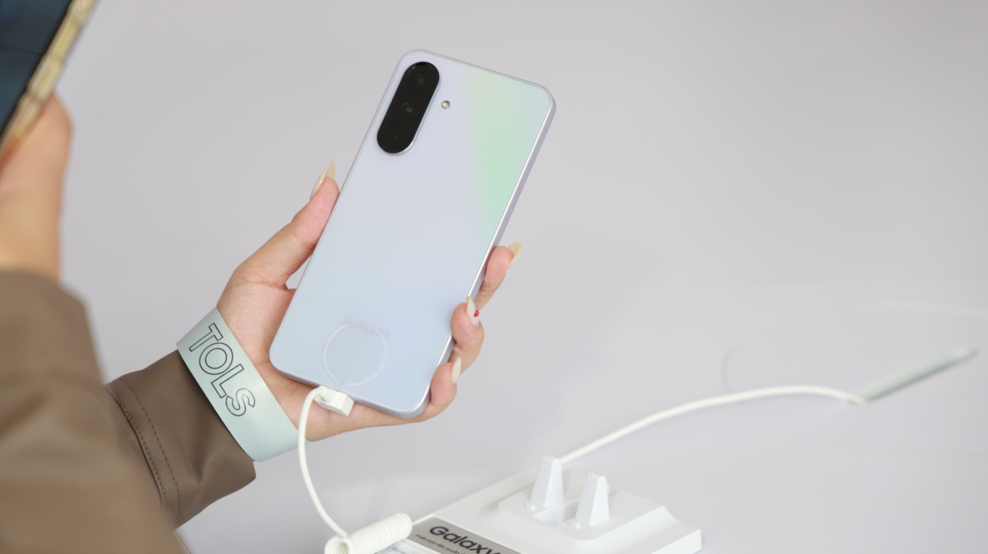 Galaxy A56 và Galaxy A36 mang đến nhiều ấn tượng cho người dùng tại Việt Nam. Galaxy A56 và Galaxy A36 mang đến nhiều ấn tượng cho người dùng tại Việt Nam.