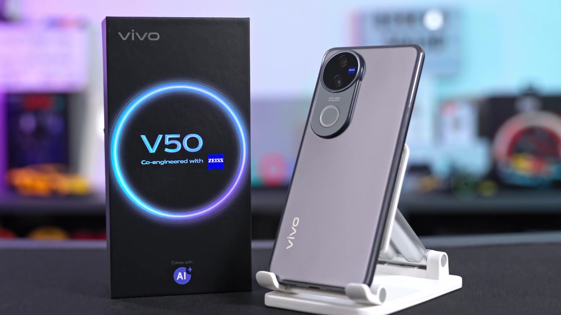 Khung viền kim loại của vivo V50 được bo cong mềm mại.