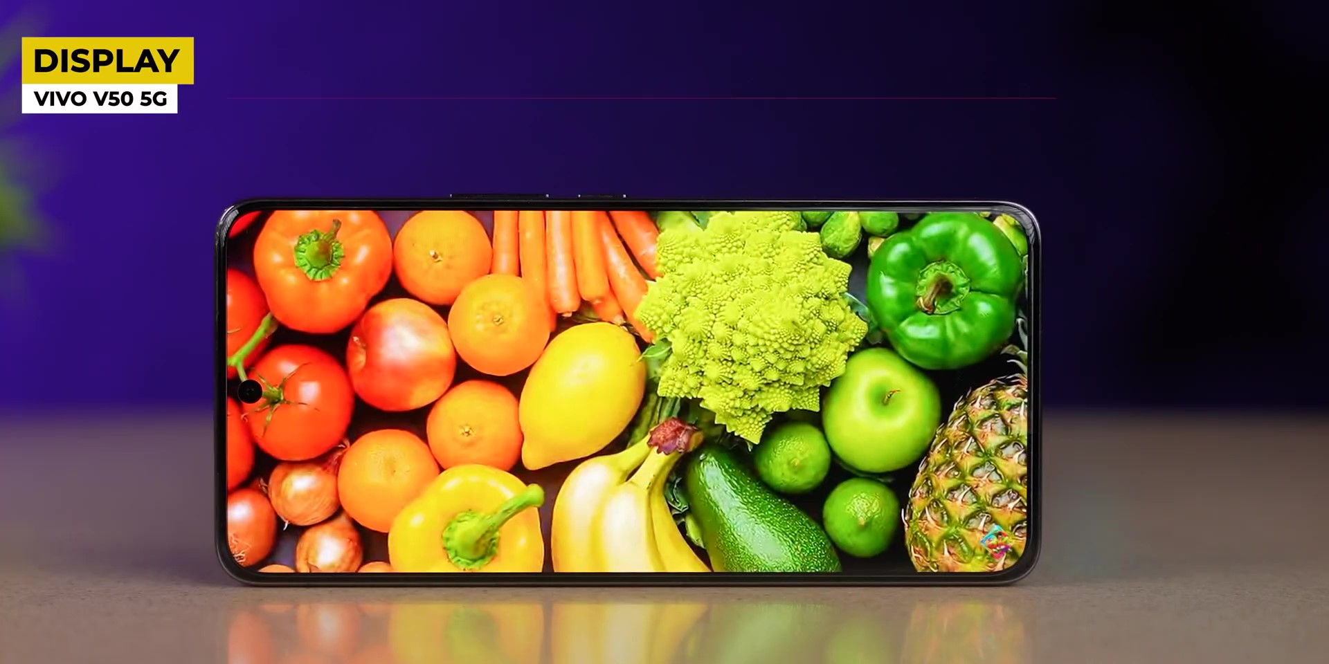 vivo V50 được trang bị màn hình AMOLED cong bốn cạnh kích thước 6.77 inch.