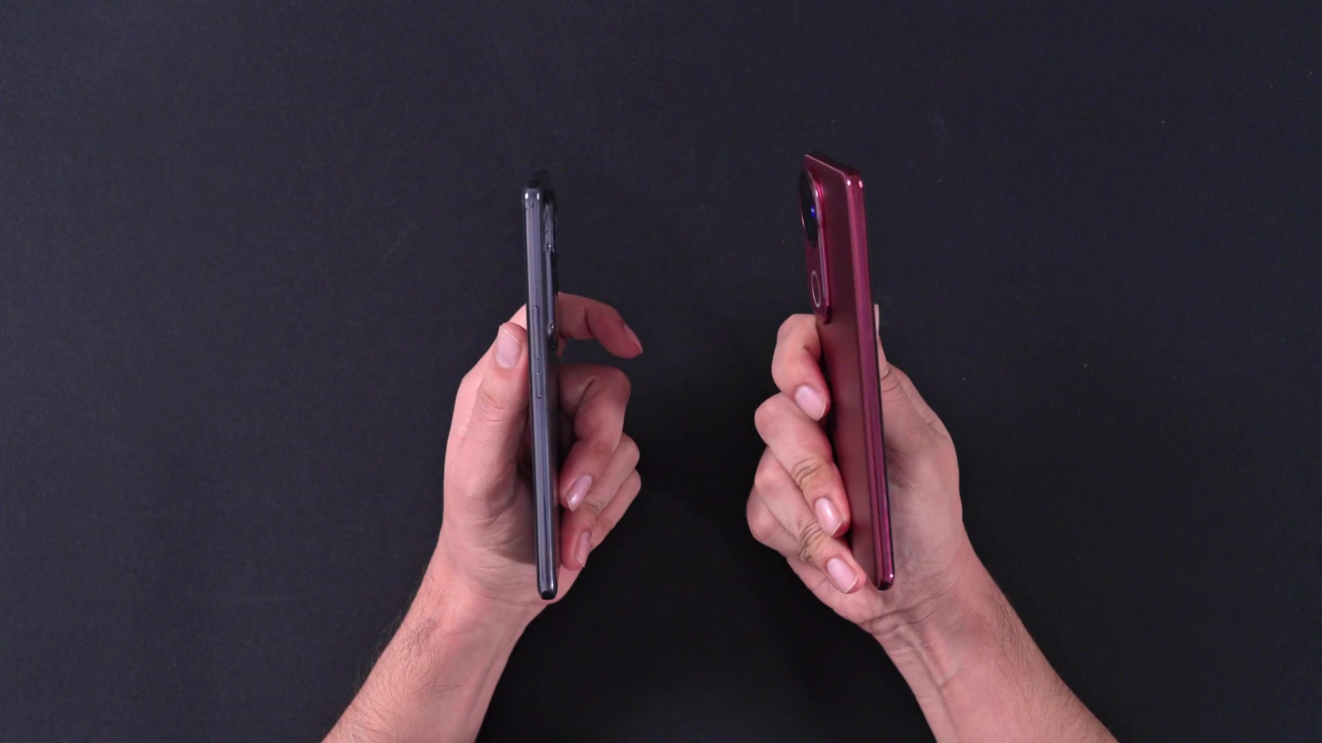 Cạnh phải và trái của vivo V50.