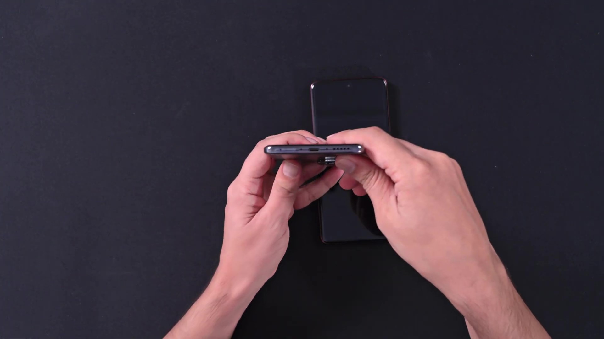 Cạnh dưới của vivo V50.