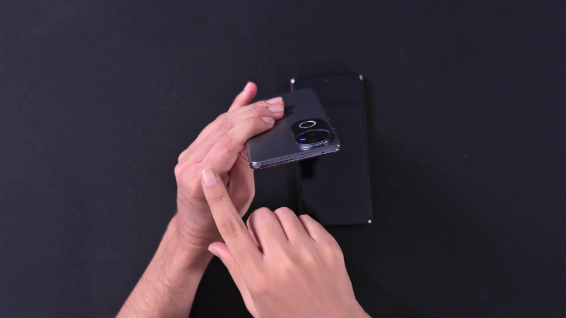 Cạnh trên của vivo V50.