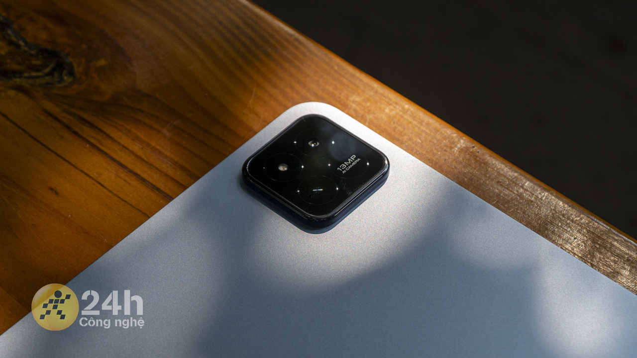 Cụm camera sau trên Xiaomi Pad 7 hỗ trợ khả năng chụp ảnh cực kỳ sắc nét. 