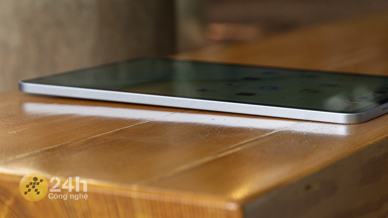 Xiaomi Pad 7 có độ dày chỉ 6.18 mm mang lại trải nghiệm cầm nắm cực kỳ thoải mái. 