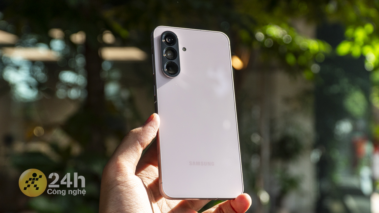 Tổng quan mặt lưng của Galaxy A56 5G