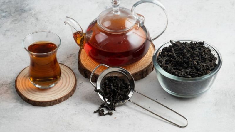 Một người không nên uống quá 4 - 5 cốc trà đen mỗi ngày.