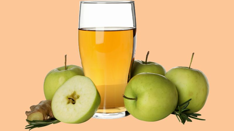 Người trưởng th&agrave;nh n&ecirc;n uống 1 cốc nước &eacute;p t&aacute;o mỗi ng&agrave;y để mang lại lợi &iacute;ch cho sức khỏe