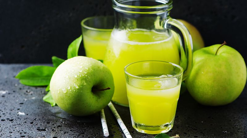 Bạn n&ecirc;n uống nước &eacute;p t&aacute;o ngay sau khi chế biến để giữ trọn dưỡng chất c&oacute; lợi cho sức khỏe