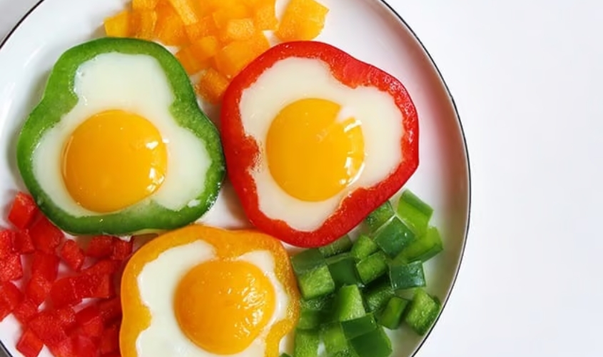 Trang trí trứng ốp la để món ăn thêm phần bắt mắt trẻ