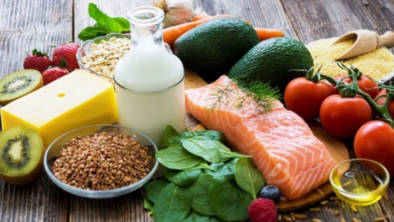 Người bệnh Alzheimer nên xây dựng chế độ ăn uống cân bằng và giàu dinh dưỡng