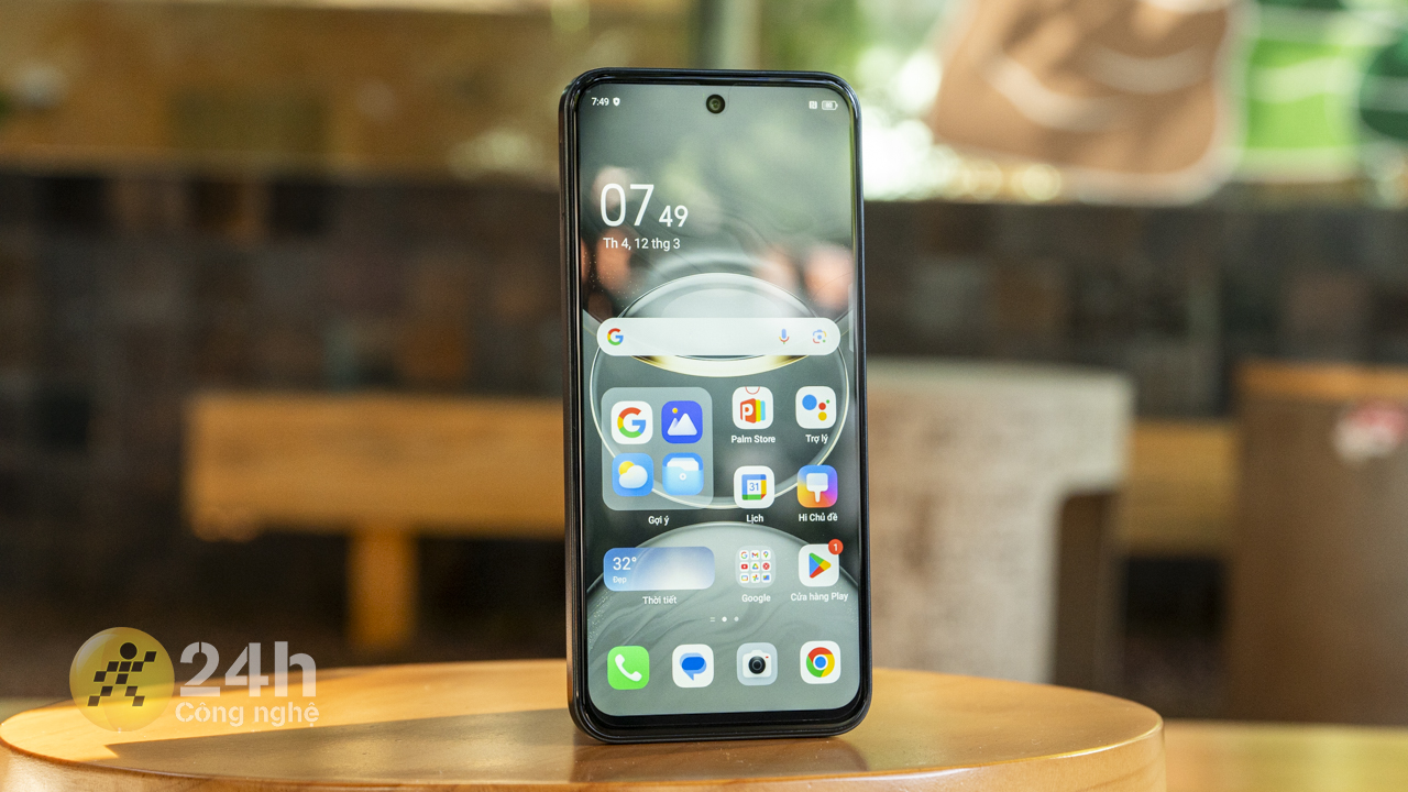Mặt trước của TECNO SPARK 30C Transformer Edition sở hữu màn hình đục lỗ.