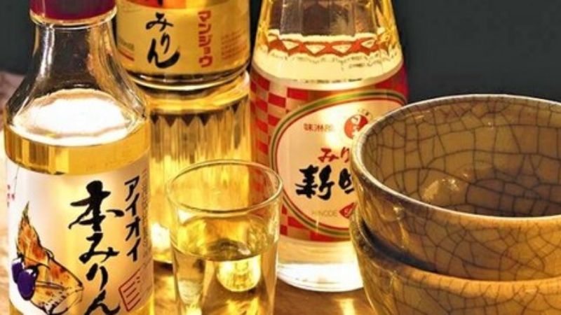 Mirin là một loại nguyên liệu quan trọng để làm sốt teriyaki