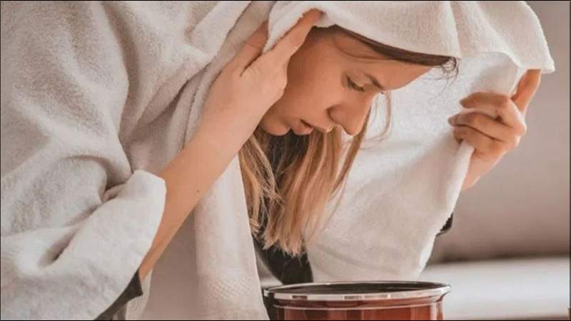 Xông hơi đúng cách là một trong những bước quan trọng giúp triệu chứng cảm lạnh cải thiện
