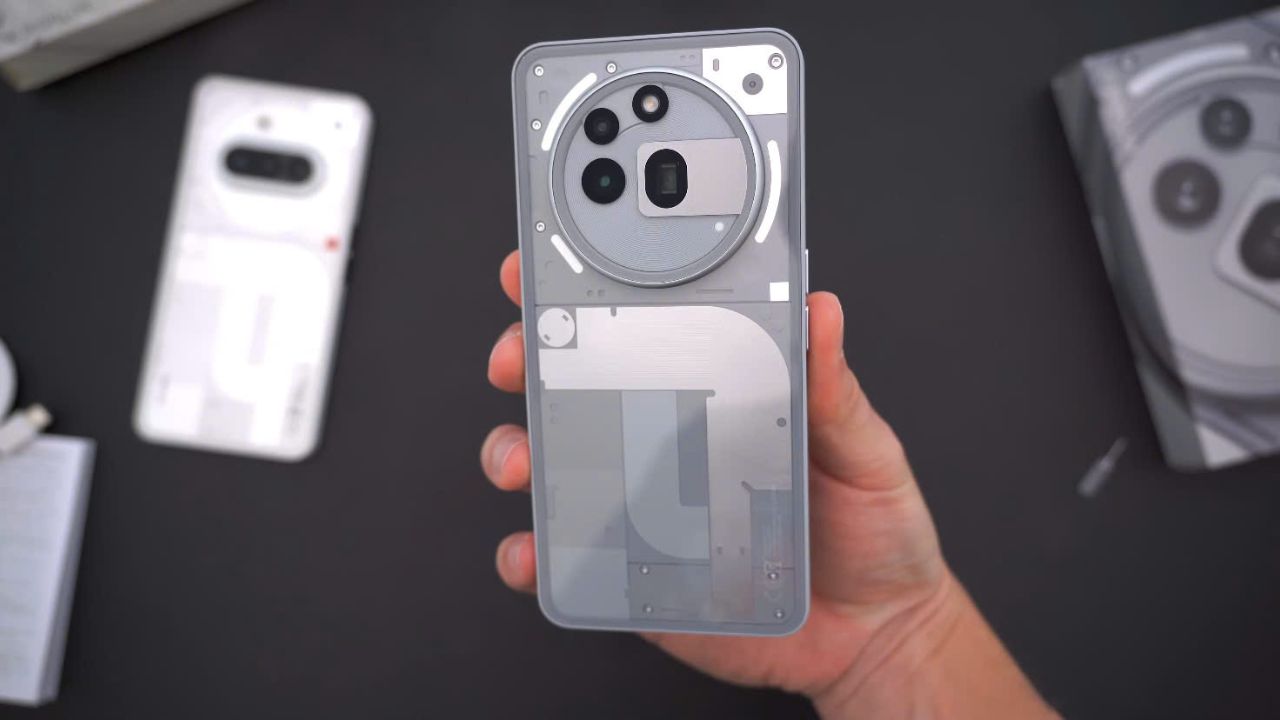 Nothing Phone (3a) Pro là một lựa chọn hấp dẫn cho người dùng đang tìm kiếm một smartphone có thiết kế độc đáo, hiệu năng mạnh mẽ.