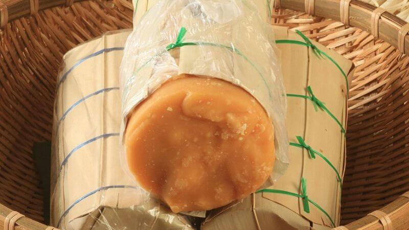 Đường thốt nốt chứa nhiều dưỡng chất hơn đường tinh luyện nhờ giữ lại phần mật tự nhiên trong quá trình chế biến