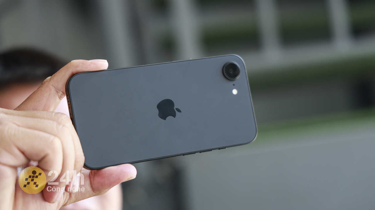 Những cải tiến chỉ có trên iPhone 16e so với tiền nhiệm iPhone SE Những cải tiến chỉ có trên iPhone 16e so với tiền nhiệm iPhone SE