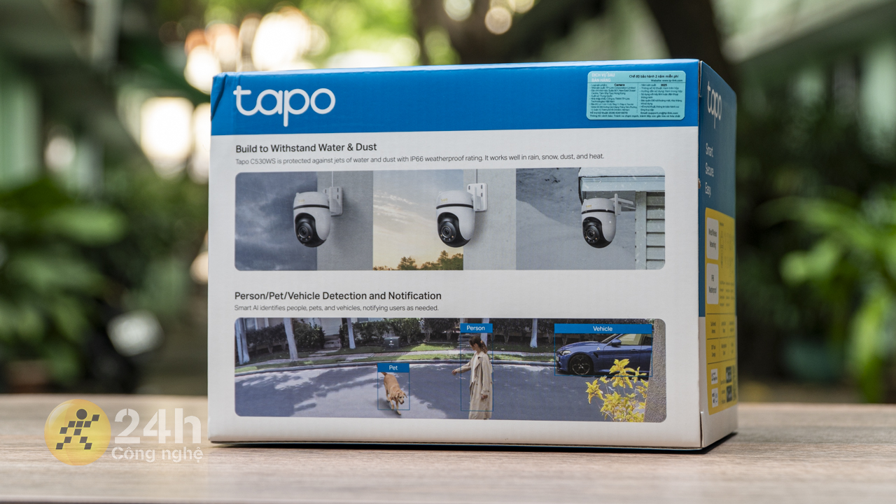 Mặt sau của hộp chia sẻ về hai điểm mạnh của Tapo C530WS gồm khả năng kháng nước, bụi khi lắp đặt ngoài trời và khả năng nhận diện vật thể bằng AI Mặt sau của hộp chia sẻ về hai điểm mạnh của Tapo C530WS gồm khả năng kháng nước, bụi khi lắp đặt ngoài trời và khả năng nhận diện vật thể bằng AI