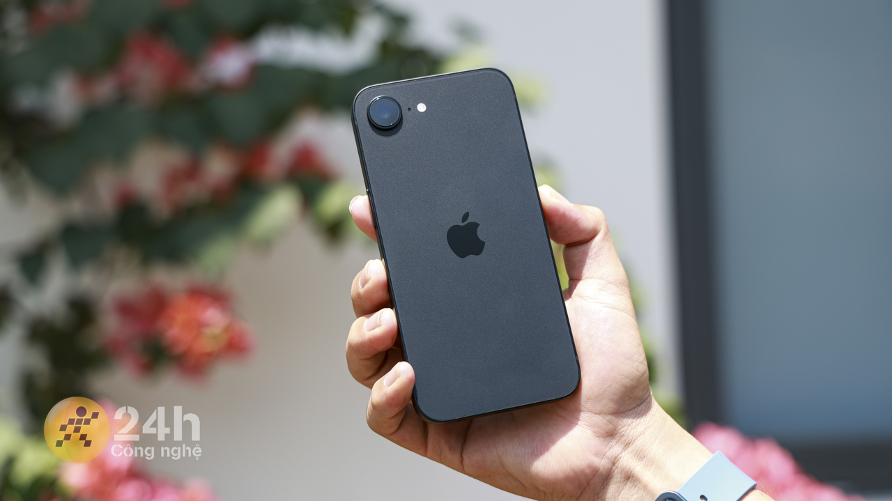 Nên mua iPhone 16e 256GB hay ráng tý mua luôn iPhone 16 256GB