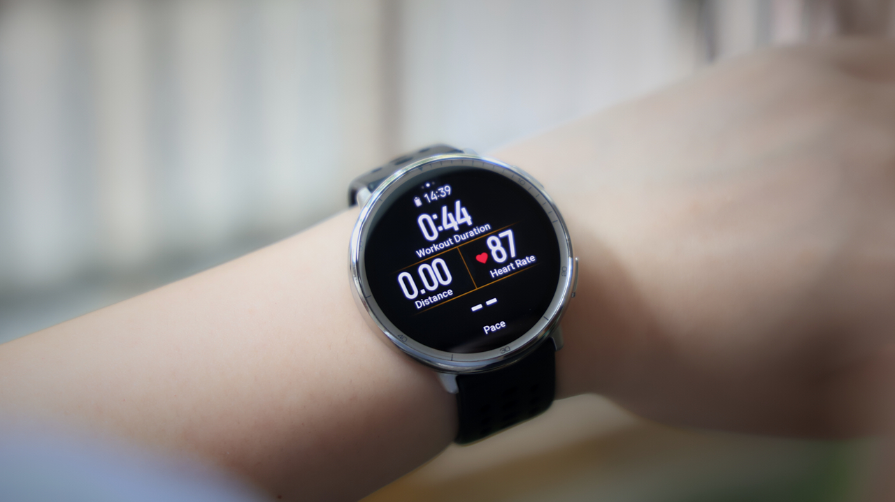 Trên tay Amazfit Active 2: Thiết kế sang trọng, nhiều tính năng Trên tay Amazfit Active 2: Thiết kế sang trọng, nhiều tính năng