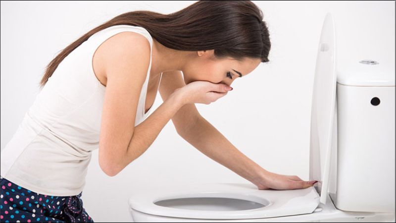 Buồn nôn là một trong những tác dụng phụ thường gặp khi bắt đầu dùng thuốc tránh thai