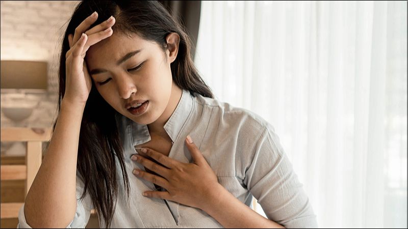 Các chuyển động mạnh và liên tục của lồng ngực khi cười làm gián đoạn nhịp thở bình thường và gây ngạt thở