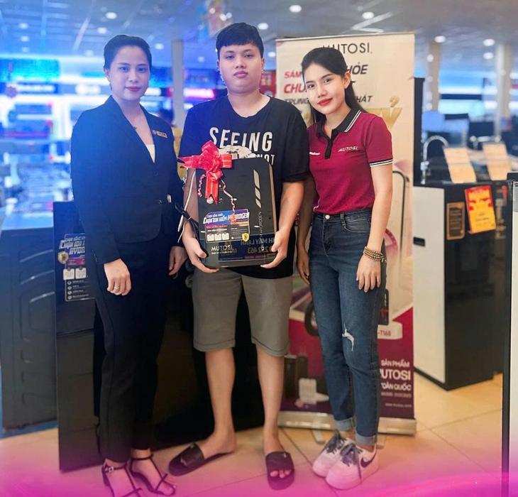 Kh&aacute;ch h&agrave;ng tr&uacute;ng thưởng th&aacute;ng 6/2025