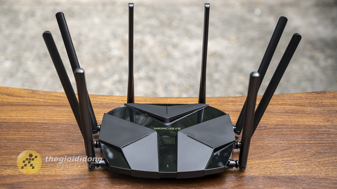 Router Wi-Fi 6 AX6000 8-Stream được trang bị 8 ăng ten đa hướng. Router Wi-Fi 6 AX6000 8-Stream được trang bị 8 ăng ten đa hướng.