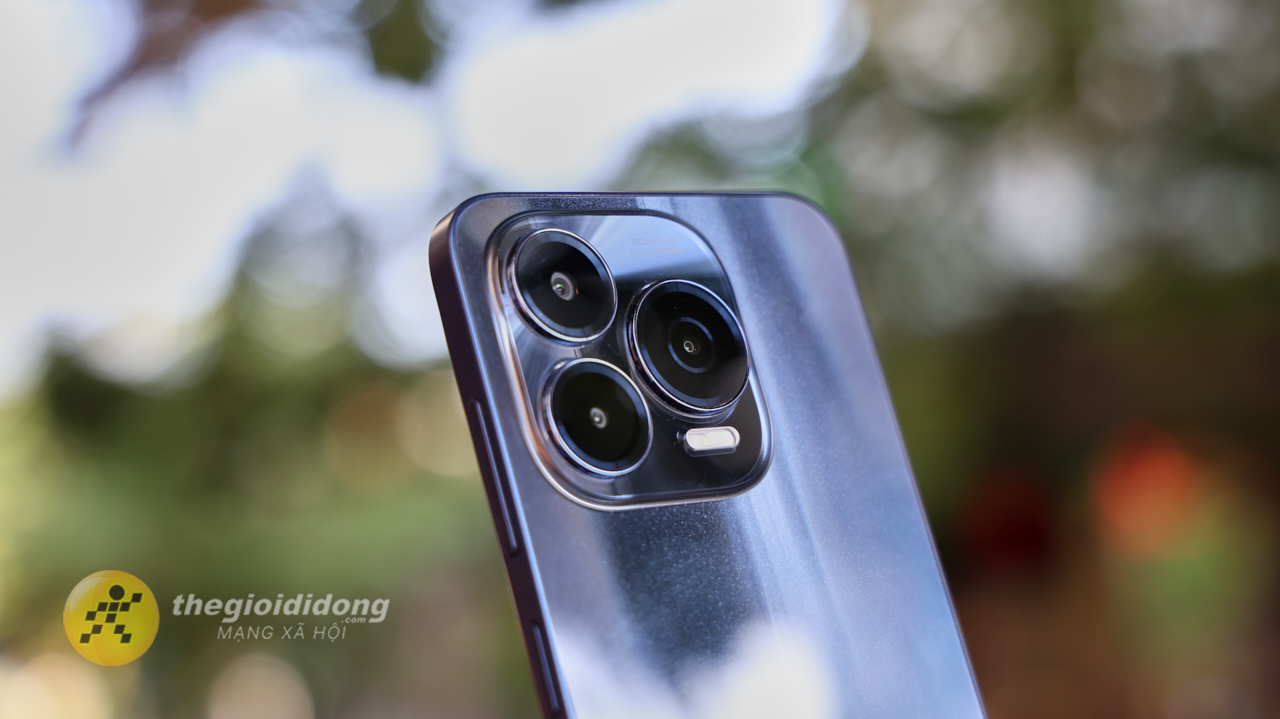 Masstel S9 trang bị cụm 3 camera vô cùng ấn tượng với thiết kế sang trọng. Masstel S9 trang bị cụm 3 camera vô cùng ấn tượng với thiết kế sang trọng.