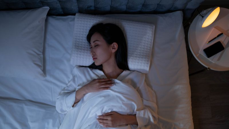 Người ngủ đủ giấc có xu hướng ít bị thức giấc giữa đêm hơn những người ngủ ít