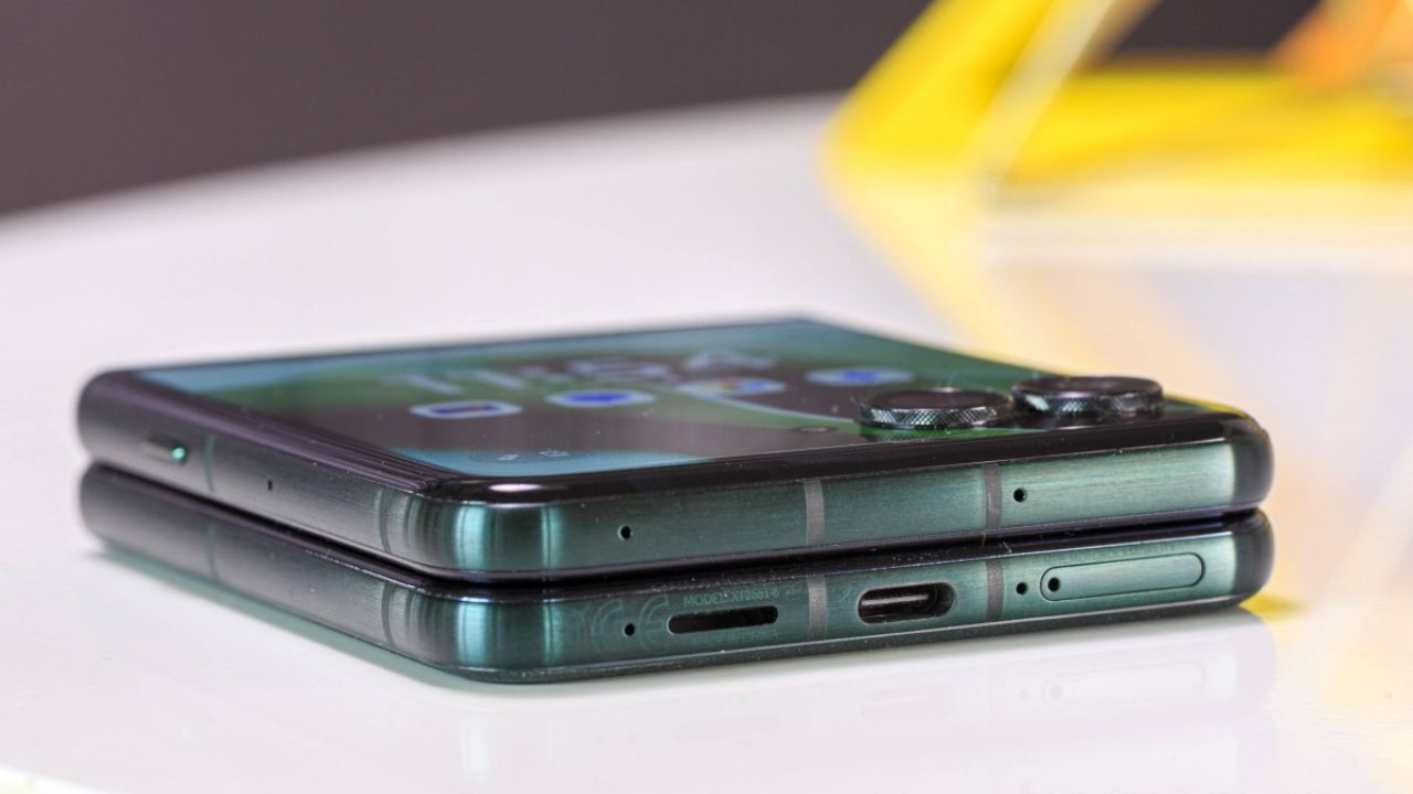 Trên tay Motorola Razr 60 Ultra: Màn hình gập 7 inch, pin 4.700 mAh Trên tay Motorola Razr 60 Ultra: Màn hình gập 7 inch, pin 4.700 mAh