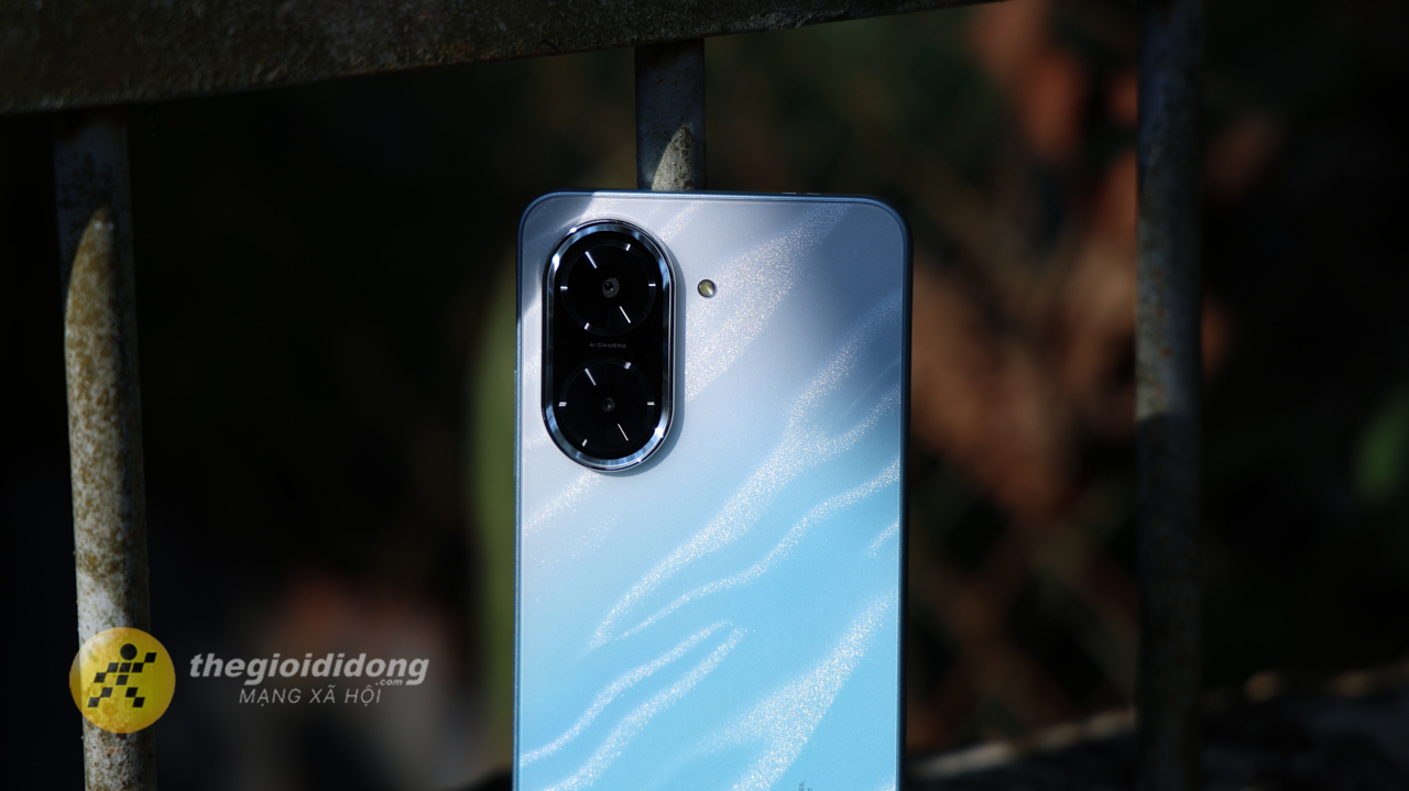 Mặt lưng Redmi A5 có hoạ tiết vân chéo độc đáo, hạn chế bám dấu vân tay và mồ hôi. Mặt lưng Redmi A5 có hoạ tiết vân chéo độc đáo, hạn chế bám dấu vân tay và mồ hôi.