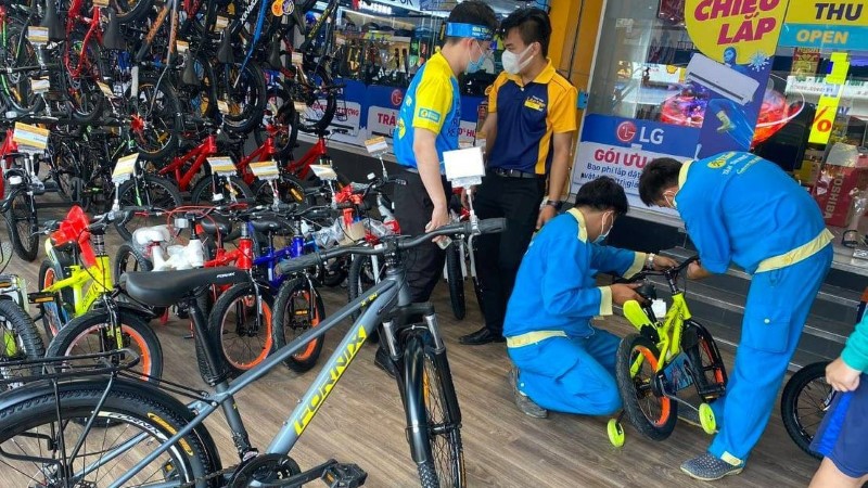 Xe đạp trưng bày giá rẻ, chất lượng gần như mới, nhưng có thể xước nhẹ, bảo hành hạn chế và số lượng mẫu mã ít