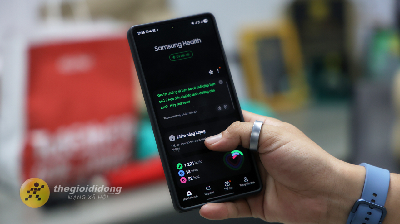 Galaxy Ring hỗ trợ theo dõi sức khỏe một cách chuyên sâu, mình có thể xem các chỉ số trên app trên điện thoại. Galaxy Ring hỗ trợ theo dõi sức khỏe một cách chuyên sâu, mình có thể xem các chỉ số trên app trên điện thoại.