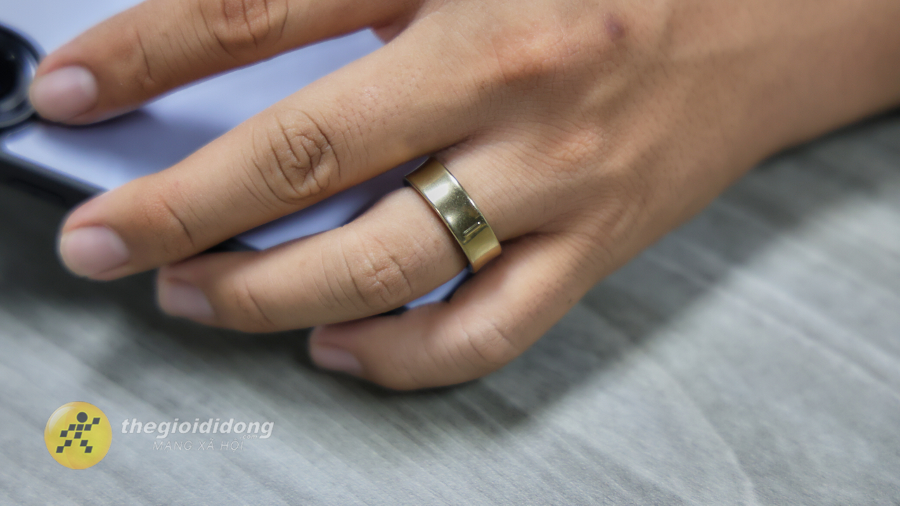 Đeo Galaxy Ring liên tục giúp thu thập dữ liệu sức khỏe, từ đó sẽ được Galaxy AI phân tích chuyên sâu hơn. Đeo Galaxy Ring liên tục giúp thu thập dữ liệu sức khỏe, từ đó sẽ được Galaxy AI phân tích chuyên sâu hơn.