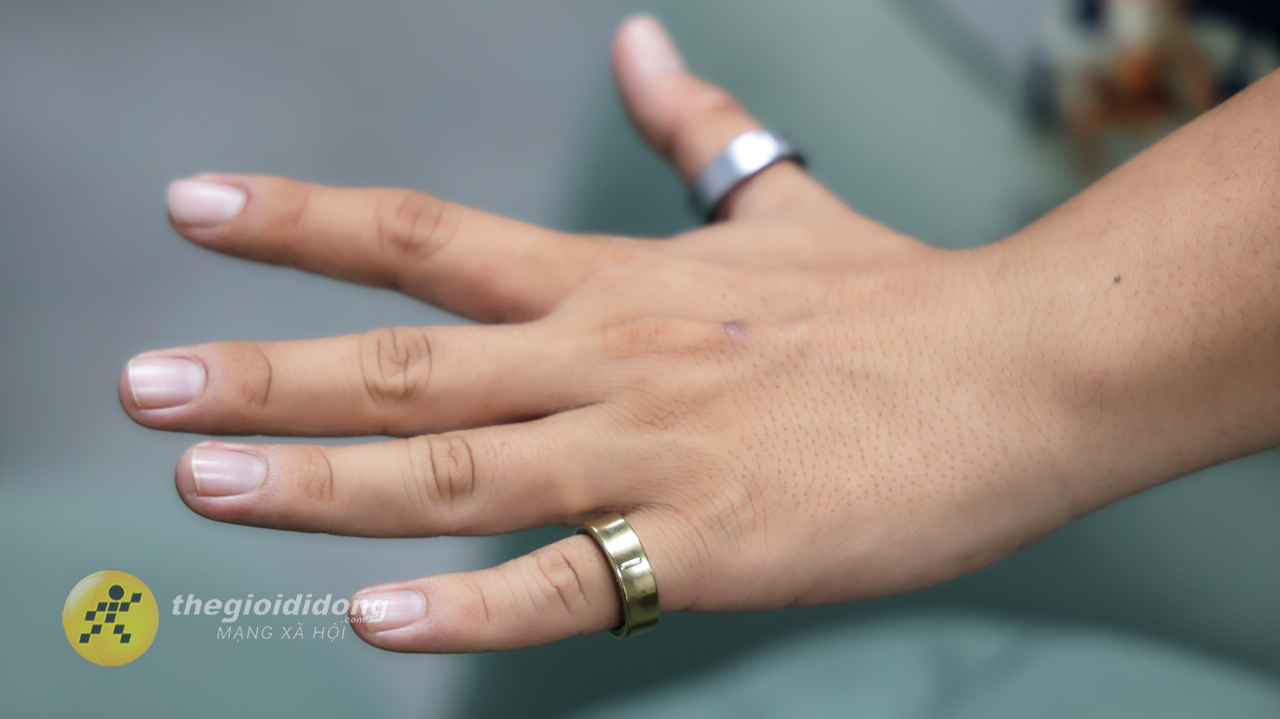 Hình ảnh đeo trên tay thực tế Samsung Galaxy Ring. Hình ảnh đeo trên tay thực tế Samsung Galaxy Ring.