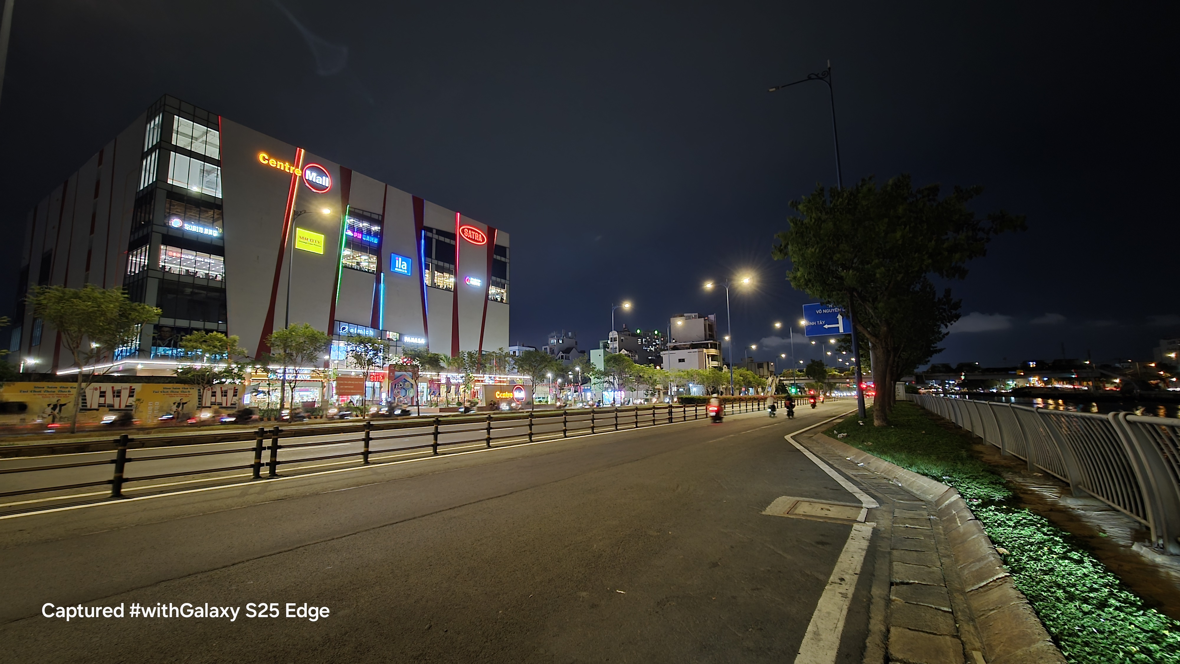 Trên tay Samsung Galaxy S25 Edge mỏng 5.84 mm, chip Snapdragon 8 Elite Trên tay Samsung Galaxy S25 Edge mỏng 5.84 mm, chip Snapdragon 8 Elite