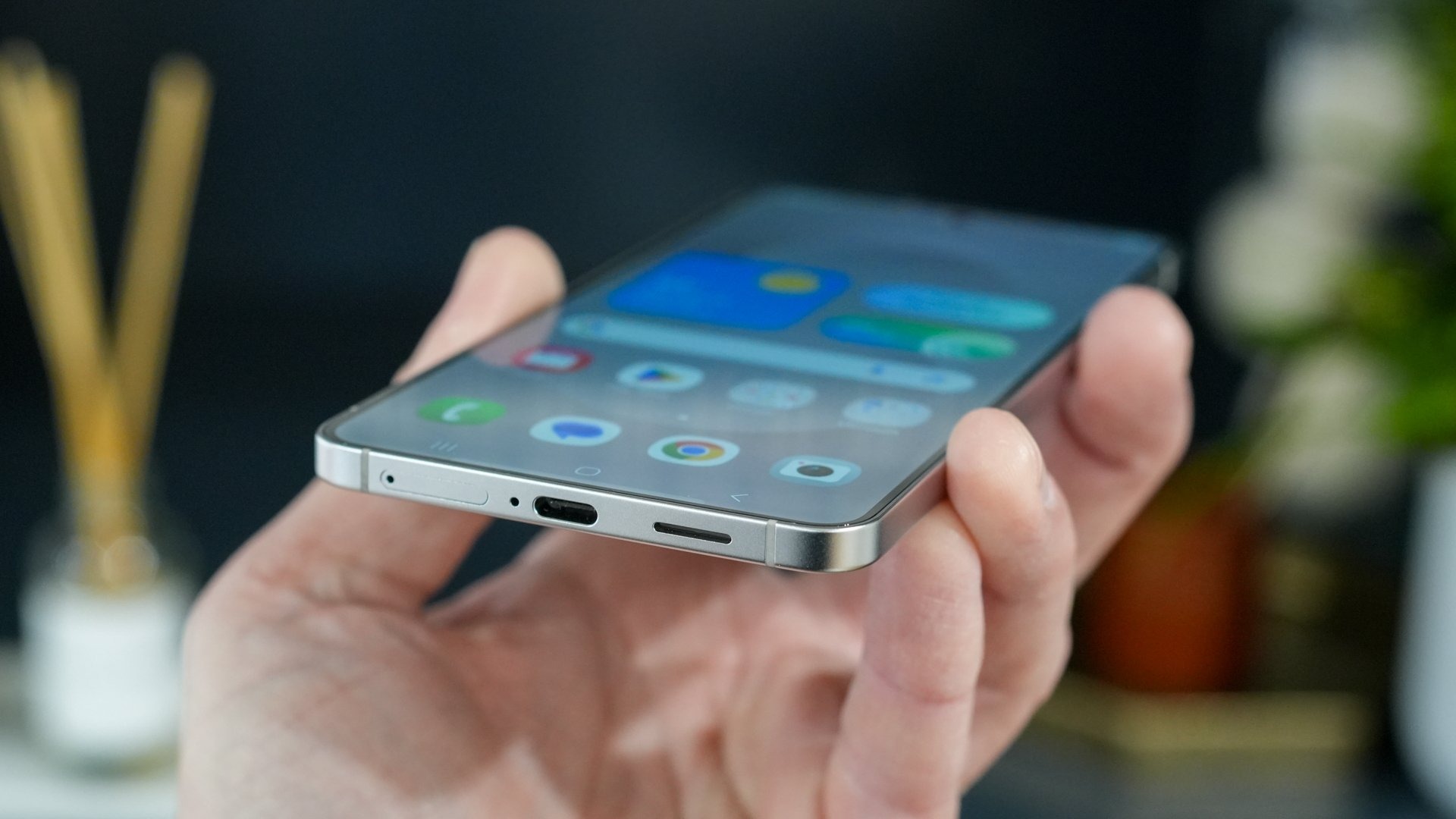 Trên tay Samsung Galaxy S25 Edge mỏng 5.84 mm, chip Snapdragon 8 Elite Trên tay Samsung Galaxy S25 Edge mỏng 5.84 mm, chip Snapdragon 8 Elite